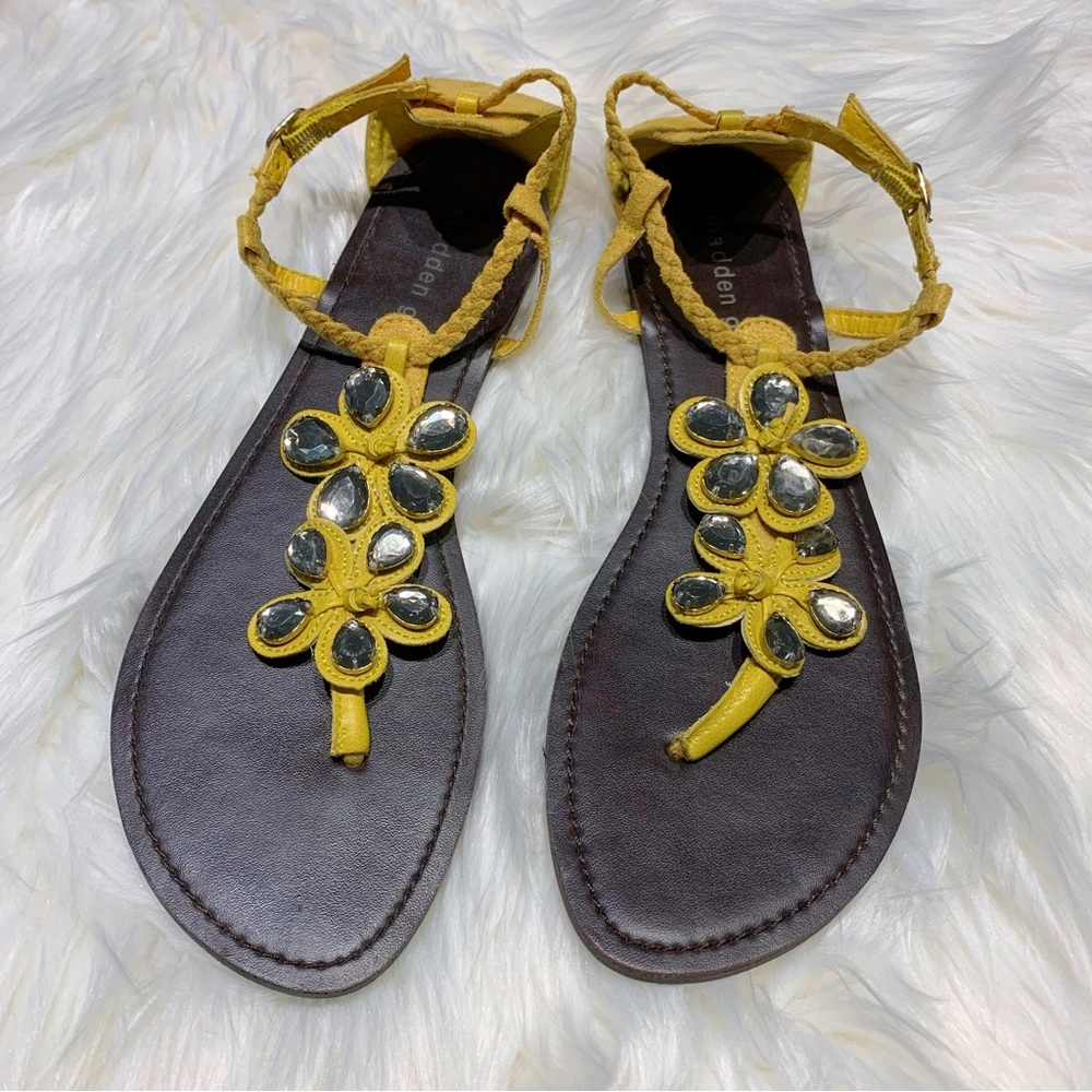 Steve Madden Yellow Flower Power Strappy Sandals size 8 - Madden Girl